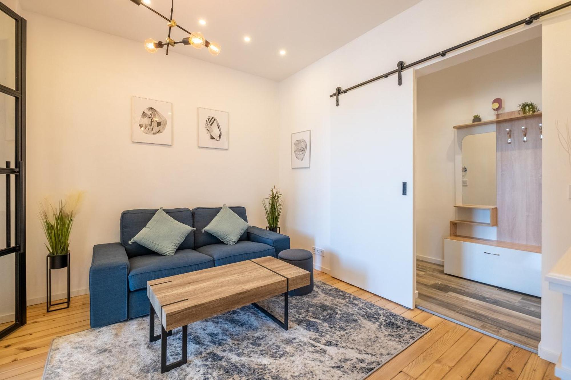 Bright - 2 Bedroom