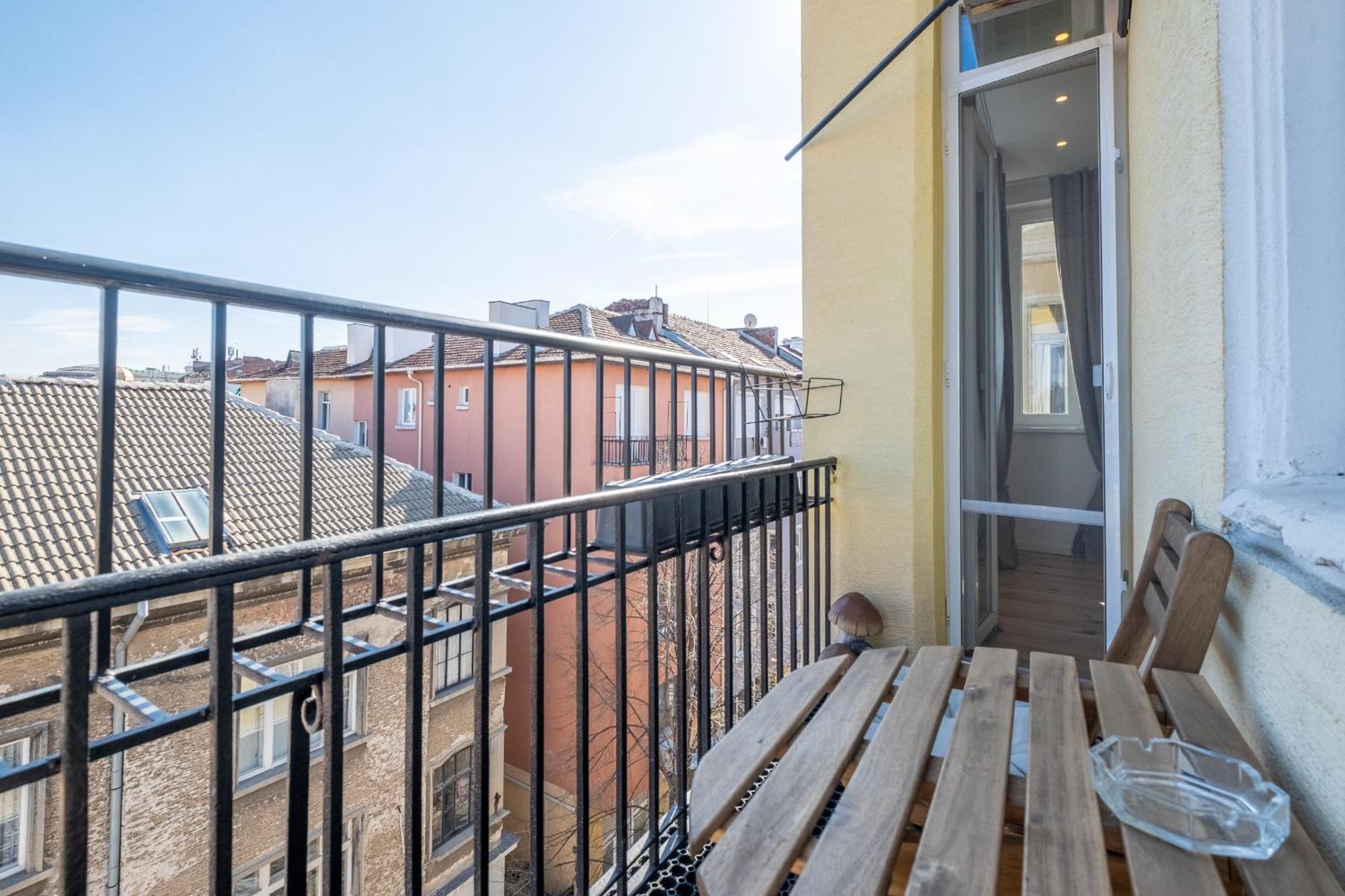 Bright - 2 Bedroom
