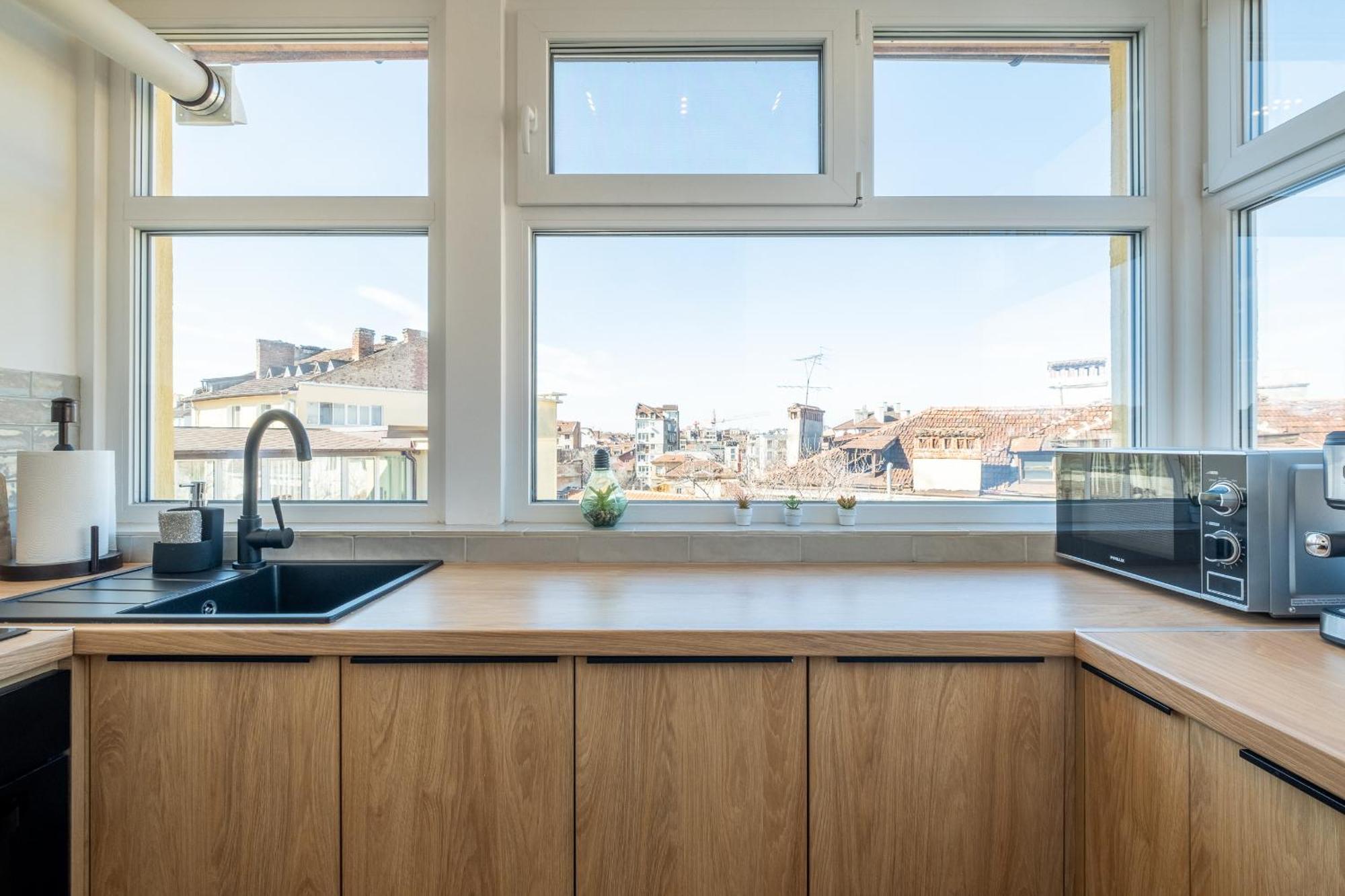 Bright - 2 Bedroom