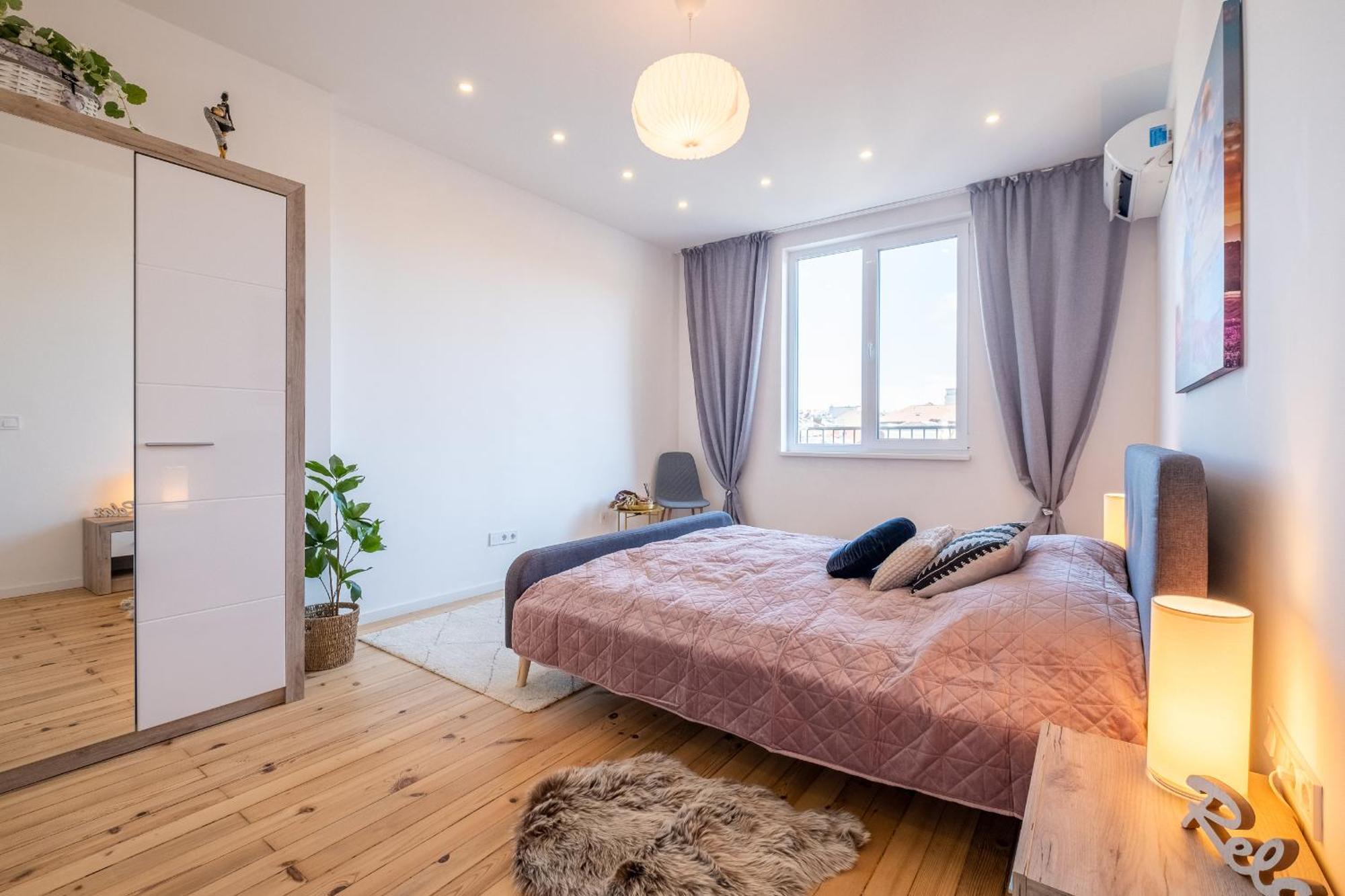 Bright - 2 Bedroom Sofía